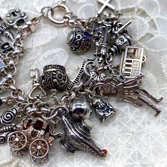 Vintage sterling silver, chunky and heavy charm bracelet 8 inches in length π - Picture 4 of 10